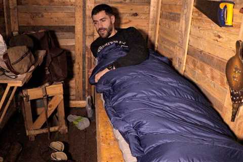 Escaping the Madness: Solo Overnight in the Cabin | Bushcraft Skills
