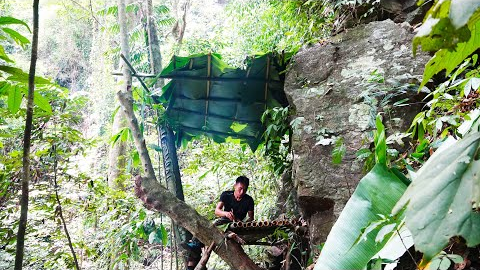 Survival Skills In The Rainforest, Bushcraft Survival, Primitive skills - Make Shelter on the Cliff