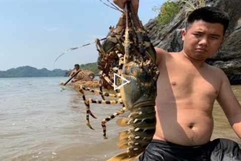Primitive Technology with Survival Skills Wilderness Make Boats And Giant Lobster Traps At The Beach