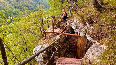 Building a Survival Shelter on Top of a Cliff, Caught in a Thunderstorm & Heavy Rain, ASMR