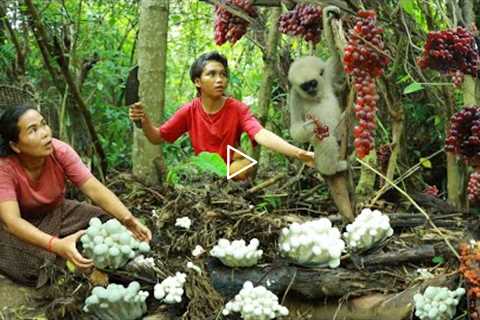 Survival skills-Man with womans found wild grape with mushroom for cook -Eating delicious