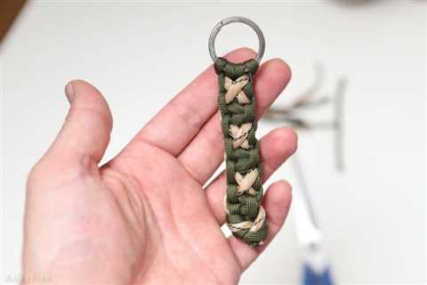 DIY Crisscross Solomon Paracord Keychain